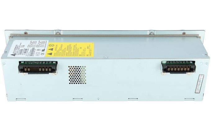 La fuente de alimentación del servidor de la CA de 1900 vatios Cisco PWR-1900-AC/6 requiere PEM-20A-AC KMJ